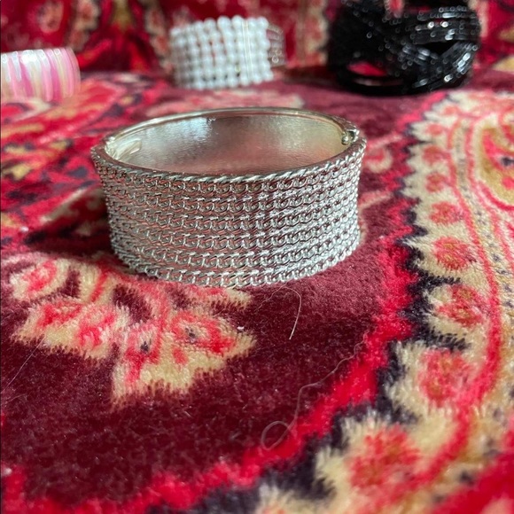 Bracelets - Picture 4 of 6